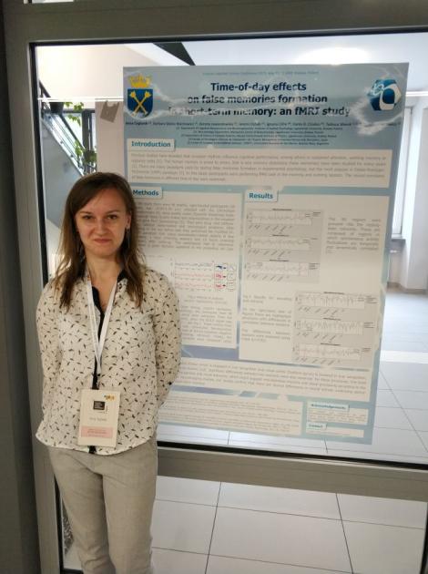 Photo no. 1 (2)
                                                         Ania Ceglarek next to her poster at Cracow Cognitive Science Conference
                            